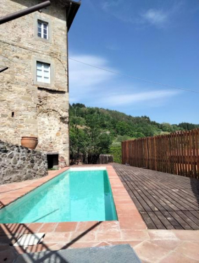 Sillicagnana Castle Villa with Swimming Pool! San Romano